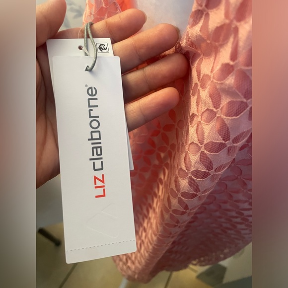 Liz Claiborne Women’s Keyhole Neck Sleeveless Blouse Pink Medium. New w tag - Picture 6 of 10